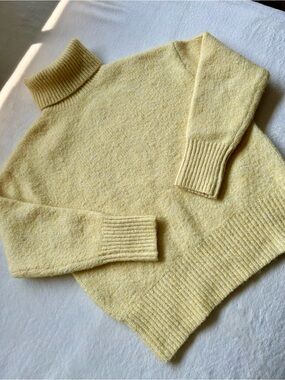 Zara Butter Yellow Knit Turtleneck Sweater